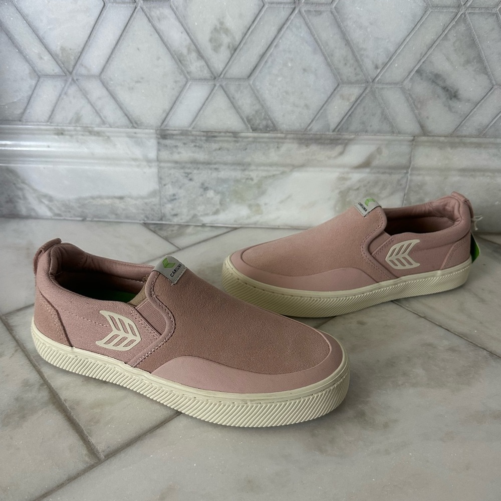 NWT Size 8 Women’s Cariuma Pink Suede and Canvas Sneakers